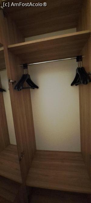 [P07] Hotel Re Enzo, dulapul de haine » foto by irinad
 - 
<span class="allrVoted glyphicon glyphicon-heart hidden" id="av1519892"></span>
<a class="m-l-10 hidden" id="sv1519892" onclick="voting_Foto_DelVot(,1519892,19987)" role="button">șterge vot <span class="glyphicon glyphicon-remove"></span></a>
<a id="v91519892" class=" c-red"  onclick="voting_Foto_SetVot(1519892)" role="button"><span class="glyphicon glyphicon-heart-empty"></span> <b>LIKE</b> = Votează poza</a> <img class="hidden"  id="f1519892W9" src="/imagini/loader.gif" border="0" /><span class="AjErrMes hidden" id="e1519892ErM"></span>