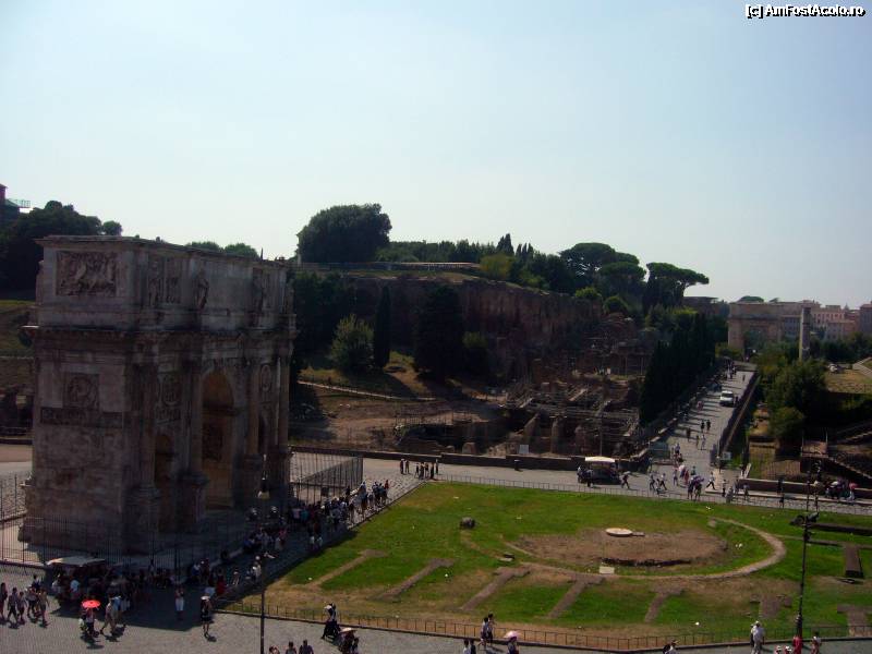 [P35] Incursiune în Roma (III) Colina Palatină, vedere dinspre Colloseum spre Arcul lui Constantin, în faţa căruia era construită în Roma antica Mata Sudans, o fântână arteziană conică. Nu urmaţi drumul ce se vede pentru a merge spre Colină, veţi fi întorşi din drum. » foto by magdalena
 - 
<span class="allrVoted glyphicon glyphicon-heart hidden" id="av281515"></span>
<a class="m-l-10 hidden" id="sv281515" onclick="voting_Foto_DelVot(,281515,20020)" role="button">șterge vot <span class="glyphicon glyphicon-remove"></span></a>
<a id="v9281515" class=" c-red"  onclick="voting_Foto_SetVot(281515)" role="button"><span class="glyphicon glyphicon-heart-empty"></span> <b>LIKE</b> = Votează poza</a> <img class="hidden"  id="f281515W9" src="/imagini/loader.gif" border="0" /><span class="AjErrMes hidden" id="e281515ErM"></span>