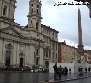 [P12] Piazza Navona cu biserica Sant'Agnese in Agone a lui Borromini, obeliscul şi Fontana dei Quattro Fiumi, aflată în renovare.  » foto by Carmen Ion
 - 
<span class="allrVoted glyphicon glyphicon-heart hidden" id="av698976"></span>
<a class="m-l-10 hidden" id="sv698976" onclick="voting_Foto_DelVot(,698976,20021)" role="button">șterge vot <span class="glyphicon glyphicon-remove"></span></a>
<a id="v9698976" class=" c-red"  onclick="voting_Foto_SetVot(698976)" role="button"><span class="glyphicon glyphicon-heart-empty"></span> <b>LIKE</b> = Votează poza</a> <img class="hidden"  id="f698976W9" src="/imagini/loader.gif" border="0" /><span class="AjErrMes hidden" id="e698976ErM"></span>