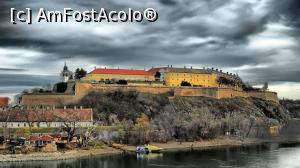 [P01] Cetatea Petrovaradin-poza luata de pe internet, pt ca am urcat la cetate din partea opusa, neavand posibilitatea sa fac o poza de ansamblu » foto by noi doi <span class="label label-default labelC_thin small">NEVOTABILĂ</span>