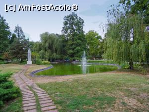 [P56] Novi Sad: lacul din Dunavski park. În fundal se zărește monumentul Sfântului Serghie de Radonej.  » foto by mariana.olaru
 - 
<span class="allrVoted glyphicon glyphicon-heart hidden" id="av842562"></span>
<a class="m-l-10 hidden" id="sv842562" onclick="voting_Foto_DelVot(,842562,20351)" role="button">șterge vot <span class="glyphicon glyphicon-remove"></span></a>
<a id="v9842562" class=" c-red"  onclick="voting_Foto_SetVot(842562)" role="button"><span class="glyphicon glyphicon-heart-empty"></span> <b>LIKE</b> = Votează poza</a> <img class="hidden"  id="f842562W9" src="/imagini/loader.gif" border="0" /><span class="AjErrMes hidden" id="e842562ErM"></span>