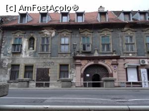 [P76] Petrovaradin, Cetatea de jos: clădire de pe strada Beogradska » foto by mariana.olaru
 - 
<span class="allrVoted glyphicon glyphicon-heart hidden" id="av878489"></span>
<a class="m-l-10 hidden" id="sv878489" onclick="voting_Foto_DelVot(,878489,20351)" role="button">șterge vot <span class="glyphicon glyphicon-remove"></span></a>
<a id="v9878489" class=" c-red"  onclick="voting_Foto_SetVot(878489)" role="button"><span class="glyphicon glyphicon-heart-empty"></span> <b>LIKE</b> = Votează poza</a> <img class="hidden"  id="f878489W9" src="/imagini/loader.gif" border="0" /><span class="AjErrMes hidden" id="e878489ErM"></span>