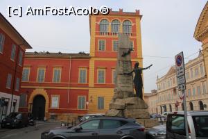 [P06] Modena, Piazza San Domenico, Monumento ai Martiri del 1821 e 1831 » foto by mprofeanu
 - 
<span class="allrVoted glyphicon glyphicon-heart hidden" id="av1347650"></span>
<a class="m-l-10 hidden" id="sv1347650" onclick="voting_Foto_DelVot(,1347650,20366)" role="button">șterge vot <span class="glyphicon glyphicon-remove"></span></a>
<a id="v91347650" class=" c-red"  onclick="voting_Foto_SetVot(1347650)" role="button"><span class="glyphicon glyphicon-heart-empty"></span> <b>LIKE</b> = Votează poza</a> <img class="hidden"  id="f1347650W9" src="/imagini/loader.gif" border="0" /><span class="AjErrMes hidden" id="e1347650ErM"></span>