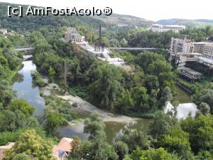 P01 [AUG-2016] Veliko Târnovo-râul Yantra şi monumentul Asăneştilor văzute din balconul restaurantului Ego