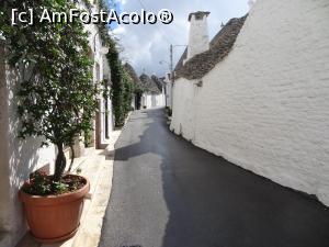 [P12] Alee secundară din Alberobello » foto by BOGDAN DSN
 - 
<span class="allrVoted glyphicon glyphicon-heart hidden" id="av830245"></span>
<a class="m-l-10 hidden" id="sv830245" onclick="voting_Foto_DelVot(,830245,20469)" role="button">șterge vot <span class="glyphicon glyphicon-remove"></span></a>
<a id="v9830245" class=" c-red"  onclick="voting_Foto_SetVot(830245)" role="button"><span class="glyphicon glyphicon-heart-empty"></span> <b>LIKE</b> = Votează poza</a> <img class="hidden"  id="f830245W9" src="/imagini/loader.gif" border="0" /><span class="AjErrMes hidden" id="e830245ErM"></span>