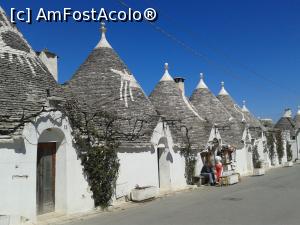 [P40] Alte simboluri pe căsuțele trulli.  » foto by Aurici
 - 
<span class="allrVoted glyphicon glyphicon-heart hidden" id="av742625"></span>
<a class="m-l-10 hidden" id="sv742625" onclick="voting_Foto_DelVot(,742625,20469)" role="button">șterge vot <span class="glyphicon glyphicon-remove"></span></a>
<a id="v9742625" class=" c-red"  onclick="voting_Foto_SetVot(742625)" role="button"><span class="glyphicon glyphicon-heart-empty"></span> <b>LIKE</b> = Votează poza</a> <img class="hidden"  id="f742625W9" src="/imagini/loader.gif" border="0" /><span class="AjErrMes hidden" id="e742625ErM"></span>