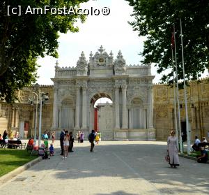 [P11] Istanbul - Dolmabahce -Poarta principala cu o arhitectura minutioasa » foto by alina1104
 - 
<span class="allrVoted glyphicon glyphicon-heart hidden" id="av718270"></span>
<a class="m-l-10 hidden" id="sv718270" onclick="voting_Foto_DelVot(,718270,20760)" role="button">șterge vot <span class="glyphicon glyphicon-remove"></span></a>
<a id="v9718270" class=" c-red"  onclick="voting_Foto_SetVot(718270)" role="button"><span class="glyphicon glyphicon-heart-empty"></span> <b>LIKE</b> = Votează poza</a> <img class="hidden"  id="f718270W9" src="/imagini/loader.gif" border="0" /><span class="AjErrMes hidden" id="e718270ErM"></span>