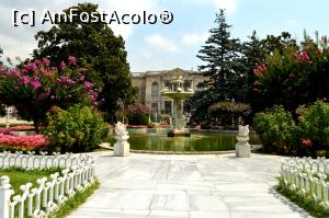 [P13] Istanbul - Dolmabahce - Gradina palatului cu fantani arteziene si multe flori » foto by alina1104
 - 
<span class="allrVoted glyphicon glyphicon-heart hidden" id="av718272"></span>
<a class="m-l-10 hidden" id="sv718272" onclick="voting_Foto_DelVot(,718272,20760)" role="button">șterge vot <span class="glyphicon glyphicon-remove"></span></a>
<a id="v9718272" class=" c-red"  onclick="voting_Foto_SetVot(718272)" role="button"><span class="glyphicon glyphicon-heart-empty"></span> <b>LIKE</b> = Votează poza</a> <img class="hidden"  id="f718272W9" src="/imagini/loader.gif" border="0" /><span class="AjErrMes hidden" id="e718272ErM"></span>