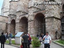 [P13] Istanbul -  Catedrala Agia Sofia - in fata intrarii principale - remarcati cimentul care imbina pietrele » foto by Diaura*
 - 
<span class="allrVoted glyphicon glyphicon-heart hidden" id="av63806"></span>
<a class="m-l-10 hidden" id="sv63806" onclick="voting_Foto_DelVot(,63806,20762)" role="button">șterge vot <span class="glyphicon glyphicon-remove"></span></a>
<a id="v963806" class=" c-red"  onclick="voting_Foto_SetVot(63806)" role="button"><span class="glyphicon glyphicon-heart-empty"></span> <b>LIKE</b> = Votează poza</a> <img class="hidden"  id="f63806W9" src="/imagini/loader.gif" border="0" /><span class="AjErrMes hidden" id="e63806ErM"></span>