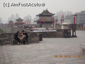 [P77] Xi’an, Zidurile Orașului, Vedere de ansamblu, doi tineri pe zid » foto by mprofeanu
 - 
<span class="allrVoted glyphicon glyphicon-heart hidden" id="av776417"></span>
<a class="m-l-10 hidden" id="sv776417" onclick="voting_Foto_DelVot(,776417,20766)" role="button">șterge vot <span class="glyphicon glyphicon-remove"></span></a>
<a id="v9776417" class=" c-red"  onclick="voting_Foto_SetVot(776417)" role="button"><span class="glyphicon glyphicon-heart-empty"></span> <b>LIKE</b> = Votează poza</a> <img class="hidden"  id="f776417W9" src="/imagini/loader.gif" border="0" /><span class="AjErrMes hidden" id="e776417ErM"></span>