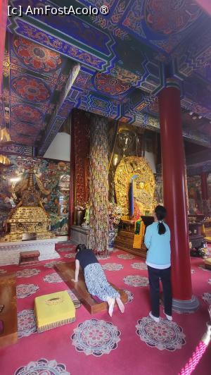 [P33] In partea stanga a salii se afla Pagoda Sanra ce adaposteste ramasitele lui Buddha donate de familia regala thailandeza. » foto by geani anto
 - 
<span class="allrVoted glyphicon glyphicon-heart hidden" id="av1496630"></span>
<a class="m-l-10 hidden" id="sv1496630" onclick="voting_Foto_DelVot(,1496630,20766)" role="button">șterge vot <span class="glyphicon glyphicon-remove"></span></a>
<a id="v91496630" class=" c-red"  onclick="voting_Foto_SetVot(1496630)" role="button"><span class="glyphicon glyphicon-heart-empty"></span> <b>LIKE</b> = Votează poza</a> <img class="hidden"  id="f1496630W9" src="/imagini/loader.gif" border="0" /><span class="AjErrMes hidden" id="e1496630ErM"></span>