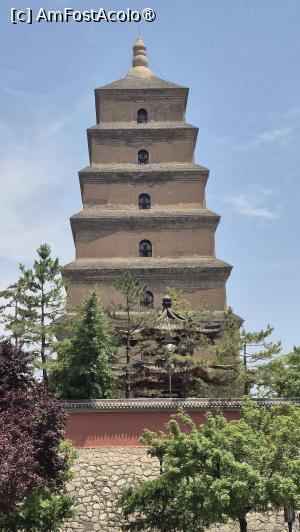 [P42] Pagoda se afla in curtea vestica a templului Da Ci’en si a fost construita in perioada in care faimosul calugar Xuanzang traducea scripturile pe care le adusese din India. A fost reconstruita de mai multe ori de-a lungul istoriei.  » foto by geani anto
 - 
<span class="allrVoted glyphicon glyphicon-heart hidden" id="av1504842"></span>
<a class="m-l-10 hidden" id="sv1504842" onclick="voting_Foto_DelVot(,1504842,20766)" role="button">șterge vot <span class="glyphicon glyphicon-remove"></span></a>
<a id="v91504842" class=" c-red"  onclick="voting_Foto_SetVot(1504842)" role="button"><span class="glyphicon glyphicon-heart-empty"></span> <b>LIKE</b> = Votează poza</a> <img class="hidden"  id="f1504842W9" src="/imagini/loader.gif" border="0" /><span class="AjErrMes hidden" id="e1504842ErM"></span>