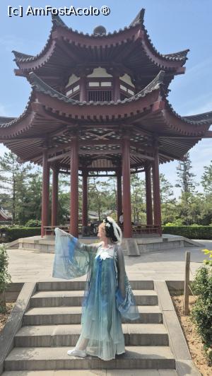 [P49] Pavilionul Bujorului este locul unde multi chinezi se fotografiaza.  » foto by geani anto
 - 
<span class="allrVoted glyphicon glyphicon-heart hidden" id="av1504849"></span>
<a class="m-l-10 hidden" id="sv1504849" onclick="voting_Foto_DelVot(,1504849,20766)" role="button">șterge vot <span class="glyphicon glyphicon-remove"></span></a>
<a id="v91504849" class=" c-red"  onclick="voting_Foto_SetVot(1504849)" role="button"><span class="glyphicon glyphicon-heart-empty"></span> <b>LIKE</b> = Votează poza</a> <img class="hidden"  id="f1504849W9" src="/imagini/loader.gif" border="0" /><span class="AjErrMes hidden" id="e1504849ErM"></span>