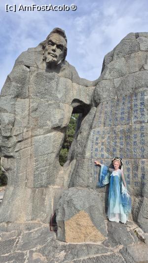 [P12] O alta zona interesanta este cel mai mare sit cultural din China care prezinta cultura poeziei dinastiei Tang, Tang Poets'Group Sculptures și Tang Poem Valley. Aici am gasit sculpturi uriase ale poetilor celebri si poezii sculptate pe stanci. » foto by geani anto
 - 
<span class="allrVoted glyphicon glyphicon-heart hidden" id="av1505528"></span>
<a class="m-l-10 hidden" id="sv1505528" onclick="voting_Foto_DelVot(,1505528,20766)" role="button">șterge vot <span class="glyphicon glyphicon-remove"></span></a>
<a id="v91505528" class=" c-red"  onclick="voting_Foto_SetVot(1505528)" role="button"><span class="glyphicon glyphicon-heart-empty"></span> <b>LIKE</b> = Votează poza</a> <img class="hidden"  id="f1505528W9" src="/imagini/loader.gif" border="0" /><span class="AjErrMes hidden" id="e1505528ErM"></span>