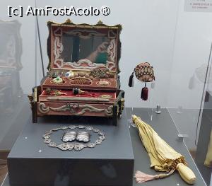 [P49] Expoziția Curtea Domnească: eleganța feminină, anii 1900 » foto by Carmen Ion
 - 
<span class="allrVoted glyphicon glyphicon-heart hidden" id="av1505468"></span>
<a class="m-l-10 hidden" id="sv1505468" onclick="voting_Foto_DelVot(,1505468,20792)" role="button">șterge vot <span class="glyphicon glyphicon-remove"></span></a>
<a id="v91505468" class=" c-red"  onclick="voting_Foto_SetVot(1505468)" role="button"><span class="glyphicon glyphicon-heart-empty"></span> <b>LIKE</b> = Votează poza</a> <img class="hidden"  id="f1505468W9" src="/imagini/loader.gif" border="0" /><span class="AjErrMes hidden" id="e1505468ErM"></span>