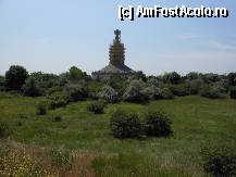 [P24] Adamclisi - Monumentul Tropaeum Traiani vazut din spate, de la mormantul tumular. » foto by iulianic
 - 
<span class="allrVoted glyphicon glyphicon-heart hidden" id="av323972"></span>
<a class="m-l-10 hidden" id="sv323972" onclick="voting_Foto_DelVot(,323972,20825)" role="button">șterge vot <span class="glyphicon glyphicon-remove"></span></a>
<a id="v9323972" class=" c-red"  onclick="voting_Foto_SetVot(323972)" role="button"><span class="glyphicon glyphicon-heart-empty"></span> <b>LIKE</b> = Votează poza</a> <img class="hidden"  id="f323972W9" src="/imagini/loader.gif" border="0" /><span class="AjErrMes hidden" id="e323972ErM"></span>