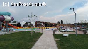 [P09] Aquapark Nymphaea Oradea - bazinul toboganelor şi clădirea părţii interioare în fundal.  » foto by bogumil
 - 
<span class="allrVoted glyphicon glyphicon-heart hidden" id="av788794"></span>
<a class="m-l-10 hidden" id="sv788794" onclick="voting_Foto_DelVot(,788794,21004)" role="button">șterge vot <span class="glyphicon glyphicon-remove"></span></a>
<a id="v9788794" class=" c-red"  onclick="voting_Foto_SetVot(788794)" role="button"><span class="glyphicon glyphicon-heart-empty"></span> <b>LIKE</b> = Votează poza</a> <img class="hidden"  id="f788794W9" src="/imagini/loader.gif" border="0" /><span class="AjErrMes hidden" id="e788794ErM"></span>