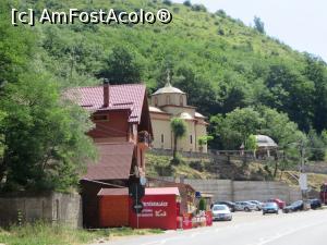 [P20] Restaurantul-popas și biserica nouă a Mănăstirii Piatra Scrisă.  » foto by tata123 🔱
 - 
<span class="allrVoted glyphicon glyphicon-heart hidden" id="av883790"></span>
<a class="m-l-10 hidden" id="sv883790" onclick="voting_Foto_DelVot(,883790,21011)" role="button">șterge vot <span class="glyphicon glyphicon-remove"></span></a>
<a id="v9883790" class=" c-red"  onclick="voting_Foto_SetVot(883790)" role="button"><span class="glyphicon glyphicon-heart-empty"></span> <b>LIKE</b> = Votează poza</a> <img class="hidden"  id="f883790W9" src="/imagini/loader.gif" border="0" /><span class="AjErrMes hidden" id="e883790ErM"></span>