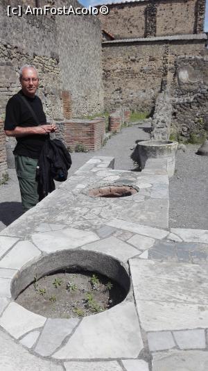 [P22] Locanta din Pompei, unde se văd vetrele pentru vase.  » foto by Jimmy1
 - 
<span class="allrVoted glyphicon glyphicon-heart hidden" id="av791548"></span>
<a class="m-l-10 hidden" id="sv791548" onclick="voting_Foto_DelVot(,791548,21050)" role="button">șterge vot <span class="glyphicon glyphicon-remove"></span></a>
<a id="v9791548" class=" c-red"  onclick="voting_Foto_SetVot(791548)" role="button"><span class="glyphicon glyphicon-heart-empty"></span> <b>LIKE</b> = Votează poza</a> <img class="hidden"  id="f791548W9" src="/imagini/loader.gif" border="0" /><span class="AjErrMes hidden" id="e791548ErM"></span>