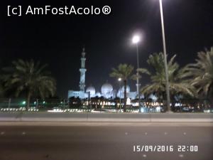 [P04] Am sosit în Abu Dhabi. Din goana taxiului, o primă poză nocturnă cu Marea Moschee Sheikh Zayed » foto by Alina53
 - 
<span class="allrVoted glyphicon glyphicon-heart hidden" id="av796643"></span>
<a class="m-l-10 hidden" id="sv796643" onclick="voting_Foto_DelVot(,796643,21123)" role="button">șterge vot <span class="glyphicon glyphicon-remove"></span></a>
<a id="v9796643" class=" c-red"  onclick="voting_Foto_SetVot(796643)" role="button"><span class="glyphicon glyphicon-heart-empty"></span> <b>LIKE</b> = Votează poza</a> <img class="hidden"  id="f796643W9" src="/imagini/loader.gif" border="0" /><span class="AjErrMes hidden" id="e796643ErM"></span>