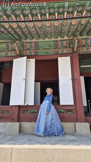 [P27] Cladirea se sprijina pe o fundatie inalta de piatra, iar in fata cladirii se afla o veranda de piatra. A fost distrusa in timpul invaziilor japoneze din Coreea, reconstruita, arsa intr-un incendiu major, restaurata si iar arsa. Gangnyeongjeon actual a fost construit in 1994, restaurand cu meticulozitate cladirea la specificatiile si designul original. » foto by geani anto
 - 
<span class="allrVoted glyphicon glyphicon-heart hidden" id="av1517625"></span>
<a class="m-l-10 hidden" id="sv1517625" onclick="voting_Foto_DelVot(,1517625,21214)" role="button">șterge vot <span class="glyphicon glyphicon-remove"></span></a>
<a id="v91517625" class=" c-red"  onclick="voting_Foto_SetVot(1517625)" role="button"><span class="glyphicon glyphicon-heart-empty"></span> <b>LIKE</b> = Votează poza</a> <img class="hidden"  id="f1517625W9" src="/imagini/loader.gif" border="0" /><span class="AjErrMes hidden" id="e1517625ErM"></span>