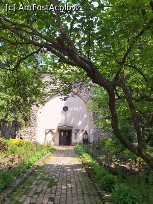 [P08] Aleea de intrare în Biserica 'Sfântul Iacob' » foto by laurand
 - 
<span class="allrVoted glyphicon glyphicon-heart hidden" id="av1486467"></span>
<a class="m-l-10 hidden" id="sv1486467" onclick="voting_Foto_DelVot(,1486467,21248)" role="button">șterge vot <span class="glyphicon glyphicon-remove"></span></a>
<a id="v91486467" class=" c-red"  onclick="voting_Foto_SetVot(1486467)" role="button"><span class="glyphicon glyphicon-heart-empty"></span> <b>LIKE</b> = Votează poza</a> <img class="hidden"  id="f1486467W9" src="/imagini/loader.gif" border="0" /><span class="AjErrMes hidden" id="e1486467ErM"></span>