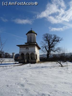 [P14] Biserica-bolniță - Mănăstirea Negru Vodă, Câmpulung Muscel.  » foto by tata123 🔱
 - 
<span class="allrVoted glyphicon glyphicon-heart hidden" id="av1153436"></span>
<a class="m-l-10 hidden" id="sv1153436" onclick="voting_Foto_DelVot(,1153436,21248)" role="button">șterge vot <span class="glyphicon glyphicon-remove"></span></a>
<a id="v91153436" class=" c-red"  onclick="voting_Foto_SetVot(1153436)" role="button"><span class="glyphicon glyphicon-heart-empty"></span> <b>LIKE</b> = Votează poza</a> <img class="hidden"  id="f1153436W9" src="/imagini/loader.gif" border="0" /><span class="AjErrMes hidden" id="e1153436ErM"></span>