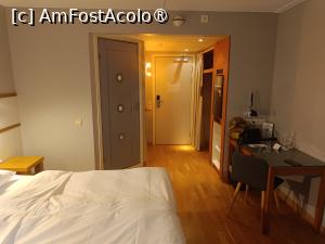 [P21] Solna, Hotelul Best Western Plus Park City, Camera 330, în stânga este baia » foto by mprofeanu
 - 
<span class="allrVoted glyphicon glyphicon-heart hidden" id="av1485882"></span>
<a class="m-l-10 hidden" id="sv1485882" onclick="voting_Foto_DelVot(,1485882,21249)" role="button">șterge vot <span class="glyphicon glyphicon-remove"></span></a>
<a id="v91485882" class=" c-red"  onclick="voting_Foto_SetVot(1485882)" role="button"><span class="glyphicon glyphicon-heart-empty"></span> <b>LIKE</b> = Votează poza</a> <img class="hidden"  id="f1485882W9" src="/imagini/loader.gif" border="0" /><span class="AjErrMes hidden" id="e1485882ErM"></span>