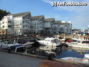 [P25] Molde - 'Oraşul trandafirilor'. În port, Molde Fjordstuer Hotel.  » foto by iulianic
 - 
<span class="allrVoted glyphicon glyphicon-heart hidden" id="av472871"></span>
<a class="m-l-10 hidden" id="sv472871" onclick="voting_Foto_DelVot(,472871,21252)" role="button">șterge vot <span class="glyphicon glyphicon-remove"></span></a>
<a id="v9472871" class=" c-red"  onclick="voting_Foto_SetVot(472871)" role="button"><span class="glyphicon glyphicon-heart-empty"></span> <b>LIKE</b> = Votează poza</a> <img class="hidden"  id="f472871W9" src="/imagini/loader.gif" border="0" /><span class="AjErrMes hidden" id="e472871ErM"></span>