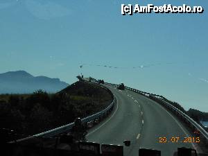 P06 [JUL-2013] Drumul Oceanului Atlantic - 'Drumul spre nicăieri' văzut prin parbrizul fisurat al autocarului. 