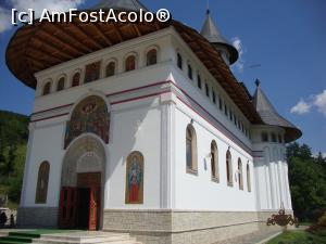 [P23] Biserica nouă de la mănăstirea Pângărați văzută din apropiere.  » foto by Floryn81
 - 
<span class="allrVoted glyphicon glyphicon-heart hidden" id="av766733"></span>
<a class="m-l-10 hidden" id="sv766733" onclick="voting_Foto_DelVot(,766733,21332)" role="button">șterge vot <span class="glyphicon glyphicon-remove"></span></a>
<a id="v9766733" class=" c-red"  onclick="voting_Foto_SetVot(766733)" role="button"><span class="glyphicon glyphicon-heart-empty"></span> <b>LIKE</b> = Votează poza</a> <img class="hidden"  id="f766733W9" src="/imagini/loader.gif" border="0" /><span class="AjErrMes hidden" id="e766733ErM"></span>