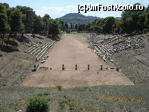 [P10] Stadionul de la Asclepios. In partea stanga se afla amfiteatrul si muzeul. In partea dreapta se afla abatonul si tholosul. » foto by florinbad
 - 
<span class="allrVoted glyphicon glyphicon-heart hidden" id="av190972"></span>
<a class="m-l-10 hidden" id="sv190972" onclick="voting_Foto_DelVot(,190972,21467)" role="button">șterge vot <span class="glyphicon glyphicon-remove"></span></a>
<a id="v9190972" class=" c-red"  onclick="voting_Foto_SetVot(190972)" role="button"><span class="glyphicon glyphicon-heart-empty"></span> <b>LIKE</b> = Votează poza</a> <img class="hidden"  id="f190972W9" src="/imagini/loader.gif" border="0" /><span class="AjErrMes hidden" id="e190972ErM"></span>