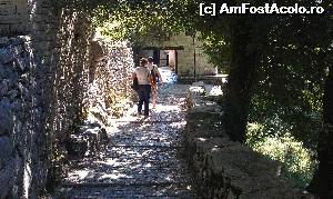 [P07] Intrarea mănăstirii Sf. Paraschiva de la marginea satului Monodendri, regiunea Epir, Grecia.  » foto by traian.leuca †
 - 
<span class="allrVoted glyphicon glyphicon-heart hidden" id="av574427"></span>
<a class="m-l-10 hidden" id="sv574427" onclick="voting_Foto_DelVot(,574427,21484)" role="button">șterge vot <span class="glyphicon glyphicon-remove"></span></a>
<a id="v9574427" class=" c-red"  onclick="voting_Foto_SetVot(574427)" role="button"><span class="glyphicon glyphicon-heart-empty"></span> <b>LIKE</b> = Votează poza</a> <img class="hidden"  id="f574427W9" src="/imagini/loader.gif" border="0" /><span class="AjErrMes hidden" id="e574427ErM"></span>