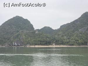 [P38] Ha Long Bay » foto by crismis
 - 
<span class="allrVoted glyphicon glyphicon-heart hidden" id="av1548404"></span>
<a class="m-l-10 hidden" id="sv1548404" onclick="voting_Foto_DelVot(,1548404,21495)" role="button">șterge vot <span class="glyphicon glyphicon-remove"></span></a>
<a id="v91548404" class=" c-red"  onclick="voting_Foto_SetVot(1548404)" role="button"><span class="glyphicon glyphicon-heart-empty"></span> <b>LIKE</b> = Votează poza</a> <img class="hidden"  id="f1548404W9" src="/imagini/loader.gif" border="0" /><span class="AjErrMes hidden" id="e1548404ErM"></span>