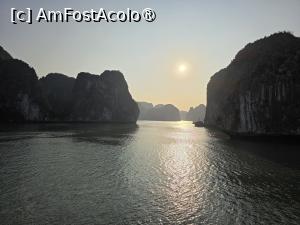 [P72] Ha long Bay » foto by crismis
 - 
<span class="allrVoted glyphicon glyphicon-heart hidden" id="av1548438"></span>
<a class="m-l-10 hidden" id="sv1548438" onclick="voting_Foto_DelVot(,1548438,21495)" role="button">șterge vot <span class="glyphicon glyphicon-remove"></span></a>
<a id="v91548438" class=" c-red"  onclick="voting_Foto_SetVot(1548438)" role="button"><span class="glyphicon glyphicon-heart-empty"></span> <b>LIKE</b> = Votează poza</a> <img class="hidden"  id="f1548438W9" src="/imagini/loader.gif" border="0" /><span class="AjErrMes hidden" id="e1548438ErM"></span>