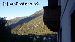 [P09] Imagine din balconul camerei hotelului Gasthof Zillertal din Mayrhofen, Tirol, Austria.  » foto by traian.leuca †
 - 
<span class="allrVoted glyphicon glyphicon-heart hidden" id="av835022"></span>
<a class="m-l-10 hidden" id="sv835022" onclick="voting_Foto_DelVot(,835022,21573)" role="button">șterge vot <span class="glyphicon glyphicon-remove"></span></a>
<a id="v9835022" class=" c-red"  onclick="voting_Foto_SetVot(835022)" role="button"><span class="glyphicon glyphicon-heart-empty"></span> <b>LIKE</b> = Votează poza</a> <img class="hidden"  id="f835022W9" src="/imagini/loader.gif" border="0" /><span class="AjErrMes hidden" id="e835022ErM"></span>