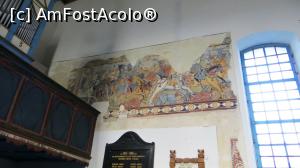 [P12] Detaliu cu partea vestică a peretului nordic conținând partea de început a legendei Sfântului rege Ladislau. În partea dreaptă a imaginii, fereastra făcută în perioada unitariană a distrus pictura murală deja acoperită cu var.  » foto by Lucien
 - 
<span class="allrVoted glyphicon glyphicon-heart hidden" id="av974195"></span>
<a class="m-l-10 hidden" id="sv974195" onclick="voting_Foto_DelVot(,974195,21581)" role="button">șterge vot <span class="glyphicon glyphicon-remove"></span></a>
<a id="v9974195" class=" c-red"  onclick="voting_Foto_SetVot(974195)" role="button"><span class="glyphicon glyphicon-heart-empty"></span> <b>LIKE</b> = Votează poza</a> <img class="hidden"  id="f974195W9" src="/imagini/loader.gif" border="0" /><span class="AjErrMes hidden" id="e974195ErM"></span>