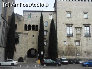 [P01] Spre Muzeul de Artă din Girona - Placa de la Catedral (catedrala ramane in stanga fotografiei): gangul spre Grădina Franceză » foto by diacrys*
 - 
<span class="allrVoted glyphicon glyphicon-heart hidden" id="av836675"></span>
<a class="m-l-10 hidden" id="sv836675" onclick="voting_Foto_DelVot(,836675,21605)" role="button">șterge vot <span class="glyphicon glyphicon-remove"></span></a>
<a id="v9836675" class=" c-red"  onclick="voting_Foto_SetVot(836675)" role="button"><span class="glyphicon glyphicon-heart-empty"></span> <b>LIKE</b> = Votează poza</a> <img class="hidden"  id="f836675W9" src="/imagini/loader.gif" border="0" /><span class="AjErrMes hidden" id="e836675ErM"></span>