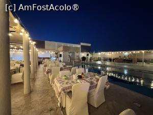 [P11] Hotel Jumeira Rotana, restaurantul de la piscină » foto by AZE
 - 
<span class="allrVoted glyphicon glyphicon-heart hidden" id="av1476400"></span>
<a class="m-l-10 hidden" id="sv1476400" onclick="voting_Foto_DelVot(,1476400,21612)" role="button">șterge vot <span class="glyphicon glyphicon-remove"></span></a>
<a id="v91476400" class=" c-red"  onclick="voting_Foto_SetVot(1476400)" role="button"><span class="glyphicon glyphicon-heart-empty"></span> <b>LIKE</b> = Votează poza</a> <img class="hidden"  id="f1476400W9" src="/imagini/loader.gif" border="0" /><span class="AjErrMes hidden" id="e1476400ErM"></span>