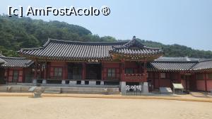 [P30] Yuyeotaek era folosita drept sala pentru magistratul local. Ori de cate ori regele vizita orasul, se intalnea cu supusii sai si tinea examene de stat aici. Dupa moartea regelui Jeongjo, in 1800, portretul sau a fost, de asemenea, expus aici. » foto by geani anto
 - 
<span class="allrVoted glyphicon glyphicon-heart hidden" id="av1518129"></span>
<a class="m-l-10 hidden" id="sv1518129" onclick="voting_Foto_DelVot(,1518129,21685)" role="button">șterge vot <span class="glyphicon glyphicon-remove"></span></a>
<a id="v91518129" class=" c-red"  onclick="voting_Foto_SetVot(1518129)" role="button"><span class="glyphicon glyphicon-heart-empty"></span> <b>LIKE</b> = Votează poza</a> <img class="hidden"  id="f1518129W9" src="/imagini/loader.gif" border="0" /><span class="AjErrMes hidden" id="e1518129ErM"></span>