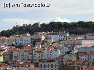 P04 [OCT-2020] Privelişte spre Castelul São Jorge de pe terasa ascensorului Santa Justa cu un pic de zoom