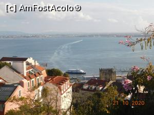 P07 [OCT-2020] Spre fluviul Tejo de la castel, se observă şi Catedrala Sé