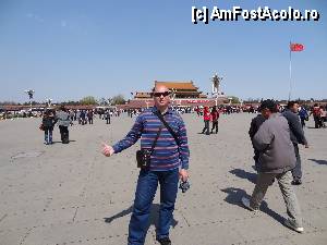 P09 [APR-2012] Piata Tiananmen / M-am bagat si eu in seama, in acest spatiu vast, in care incape si un milion de oameni! 