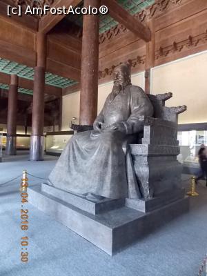 [P59] Beijing, Mormintele Ming, Mormântul Chang Ling, Mormântul Chang Ling, statuia de bronz a împăratului Yongle așezat pe tronul împărătesc » foto by mprofeanu
 - 
<span class="allrVoted glyphicon glyphicon-heart hidden" id="av827764"></span>
<a class="m-l-10 hidden" id="sv827764" onclick="voting_Foto_DelVot(,827764,21753)" role="button">șterge vot <span class="glyphicon glyphicon-remove"></span></a>
<a id="v9827764" class=" c-red"  onclick="voting_Foto_SetVot(827764)" role="button"><span class="glyphicon glyphicon-heart-empty"></span> <b>LIKE</b> = Votează poza</a> <img class="hidden"  id="f827764W9" src="/imagini/loader.gif" border="0" /><span class="AjErrMes hidden" id="e827764ErM"></span>