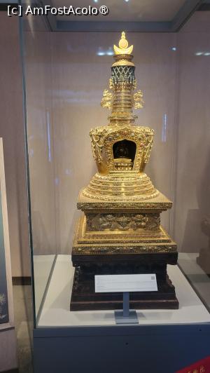 [P17] Sala de Cult a Stramosilor era locul unde casa imperiala isi venera stramosii. Astazi, unele dintre salile din Orasul Interzis au fost amenajate ca muzee si expozitii, de exemplu  Galeria Ceasurilor si Orologiilor din Sala pentru Cultul Stramosilor si Galeria Comorilor din Palatul Longevitatii Linistite. Este necesar un bilet suplimentar pentru a vizita aceste galerii. » foto by geani anto
 - 
<span class="allrVoted glyphicon glyphicon-heart hidden" id="av1488393"></span>
<a class="m-l-10 hidden" id="sv1488393" onclick="voting_Foto_DelVot(,1488393,21755)" role="button">șterge vot <span class="glyphicon glyphicon-remove"></span></a>
<a id="v91488393" class=" c-red"  onclick="voting_Foto_SetVot(1488393)" role="button"><span class="glyphicon glyphicon-heart-empty"></span> <b>LIKE</b> = Votează poza</a> <img class="hidden"  id="f1488393W9" src="/imagini/loader.gif" border="0" /><span class="AjErrMes hidden" id="e1488393ErM"></span>