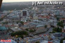 [P02] Insula muzeelor, văzută din Fernsehturm. În dreapta, podul curbat este S-Bahnbrücke. În stânga se vede cupola Berliner Dom-ului. În dreapta ei, clădirea pătrată este Altes Museum. Urmează apoi Alte Nationalgalerie, Neues Museum, Pergamonmuseum şi, clădirea triunghiulară, Bode Museum » foto by Costi
 - 
<span class="allrVoted glyphicon glyphicon-heart hidden" id="av310859"></span>
<a class="m-l-10 hidden" id="sv310859" onclick="voting_Foto_DelVot(,310859,21770)" role="button">șterge vot <span class="glyphicon glyphicon-remove"></span></a>
<a id="v9310859" class=" c-red"  onclick="voting_Foto_SetVot(310859)" role="button"><span class="glyphicon glyphicon-heart-empty"></span> <b>LIKE</b> = Votează poza</a> <img class="hidden"  id="f310859W9" src="/imagini/loader.gif" border="0" /><span class="AjErrMes hidden" id="e310859ErM"></span>