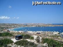 [P07] În Malta țărmul mării este predominant stâncos dar dacă doriți o plajă cu nisip fin și un țărm cu o intrare în mare destul de lină, și numai bună și pentru copii, atunci vă recomand Melieha Bay. » foto by Utube
 - 
<span class="allrVoted glyphicon glyphicon-heart hidden" id="av136796"></span>
<a class="m-l-10 hidden" id="sv136796" onclick="voting_Foto_DelVot(,136796,21813)" role="button">șterge vot <span class="glyphicon glyphicon-remove"></span></a>
<a id="v9136796" class=" c-red"  onclick="voting_Foto_SetVot(136796)" role="button"><span class="glyphicon glyphicon-heart-empty"></span> <b>LIKE</b> = Votează poza</a> <img class="hidden"  id="f136796W9" src="/imagini/loader.gif" border="0" /><span class="AjErrMes hidden" id="e136796ErM"></span>