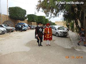 P05 [OCT-2014] Birgu - Pe străzile oraşului, întâlnire cu cavalerii maltezi. 