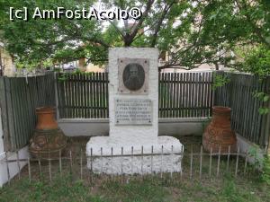 [P30] Monument amplasat pe locul unde a fost bordeiul lui Popa Șapcă - cartier Celei, Corabia.  » foto by tata123 🔱
 - 
<span class="allrVoted glyphicon glyphicon-heart hidden" id="av850771"></span>
<a class="m-l-10 hidden" id="sv850771" onclick="voting_Foto_DelVot(,850771,21840)" role="button">șterge vot <span class="glyphicon glyphicon-remove"></span></a>
<a id="v9850771" class=" c-red"  onclick="voting_Foto_SetVot(850771)" role="button"><span class="glyphicon glyphicon-heart-empty"></span> <b>LIKE</b> = Votează poza</a> <img class="hidden"  id="f850771W9" src="/imagini/loader.gif" border="0" /><span class="AjErrMes hidden" id="e850771ErM"></span>