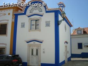 P14 [SEP-2016] Ericeira are case cu tiv galben și albastru